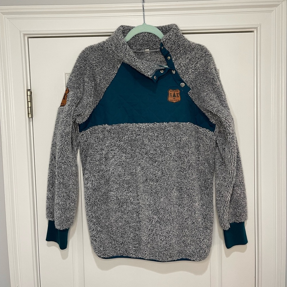 Alaska Chicks soft pullover